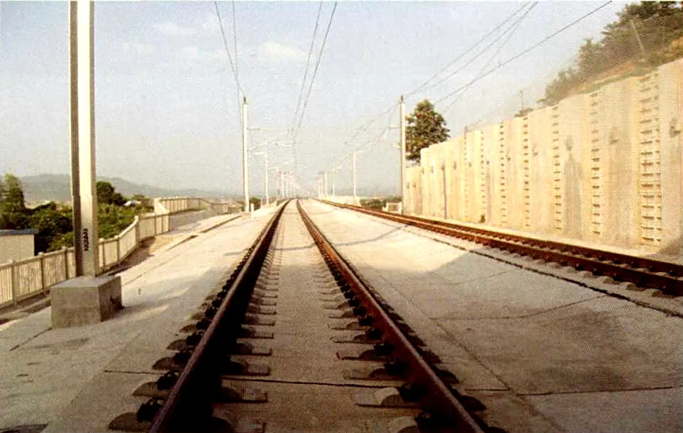 军垦路街道无砟轨道克缺修复